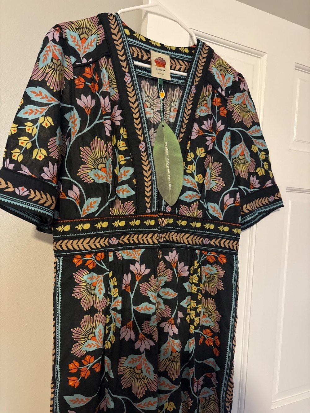 FARM RIO Flowery Black Button Front Wide Leg Jumpsuit Size L NWT Floral V-Neck - Picture 3 of 3